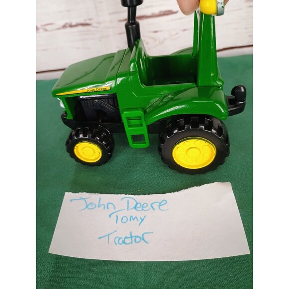 Tomy John Deere Tractor Toy Vehicle RC2 4 Inch - Picture 5 of 6